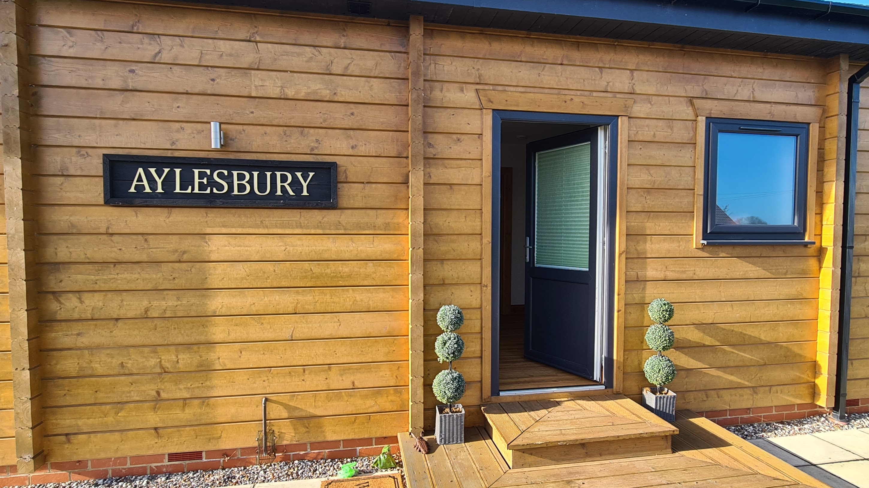 Claverings Farm Holiday Lodges loading=